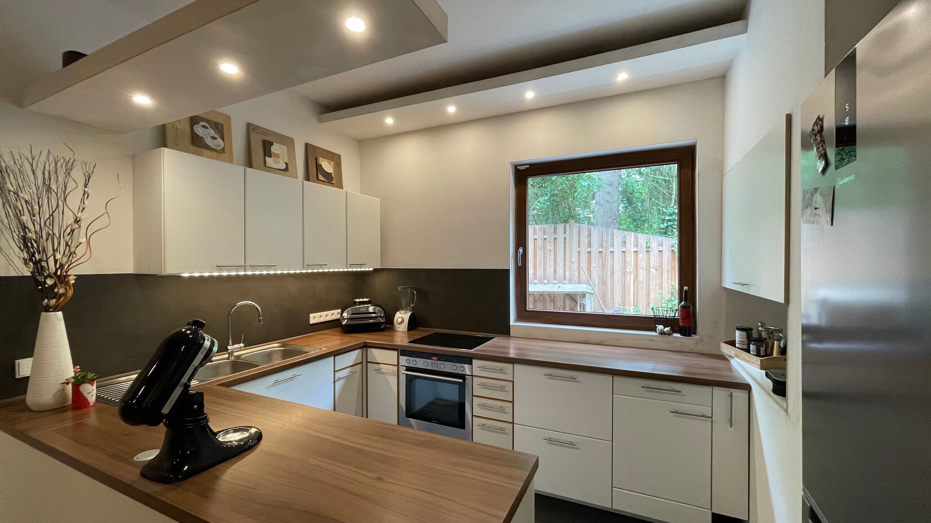 Kühlschrank, Ofen, Herdplatte, Geschirrspüler