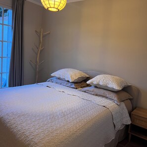 Iron/ironing board, Internet, bed sheets - Luxe Villa bij St. Tropez: Zeezicht, Privé Jacuzzi & Free Fatbikes (Cogolin)