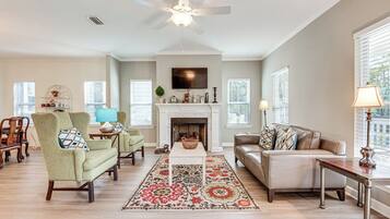 House (4 Bedrooms) | Depan hartanah