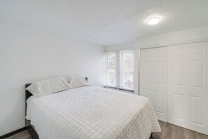 Apartment (4 Bedrooms) | Interior - Red Line to Airport! Inviting Home in Cleveland (East Cleveland)