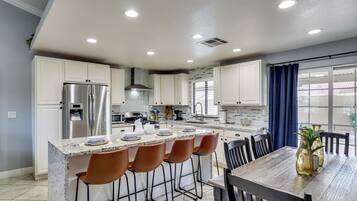 House (3 Bedrooms) | Interior