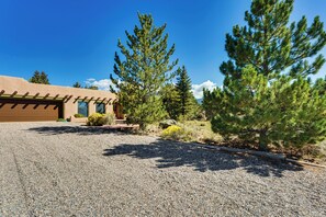 Interior - 14 Mi to Taos Ski Valley: Mtn-view Gem w/ Patio! (El Prado)