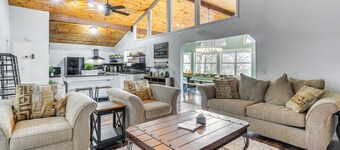 Mtn & Lake Norris Views: Family Home w/ Game Room!