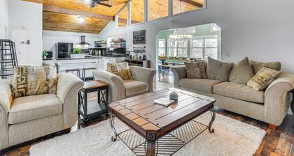 Mtn & Lake Norris Views: Family Home w/ Game Room!