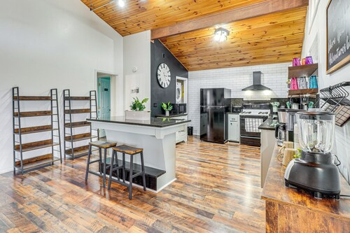 Mtn & Lake Norris Views: Family Home w/ Game Room!