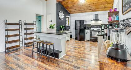 Mtn & Lake Norris Views: Family Home w/ Game Room!