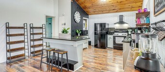Mtn & Lake Norris Views: Family Home w/ Game Room!