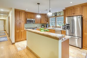 House (4 Bedrooms) | Interior - Serene 10-acre Estate Near Loudoun County Wineries (Purcellville)