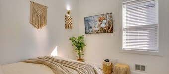 Spacious & Upscale Family Retreat: 5 Mi to NYC