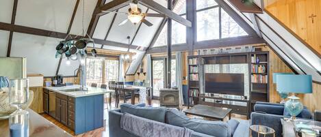 House (3 Bedrooms) | Interior