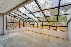 Interior - Family + Pet Friendly! Garland Home w/ Fenced Yard (Garland)