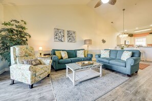 Apartment (2 Bedrooms) | Interior - 2 Mi to Sea! Myrtle Beach Golf Getaway w/ 4 Pools (Myrtle Beach)