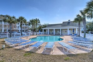 Apartment (2 Bedrooms) | Interior - 2 Mi to Sea! Myrtle Beach Golf Getaway w/ 4 Pools (Myrtle Beach)