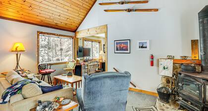 4 Mi to Ski Brule: Cozy Cabin w/ Screened-in Porch