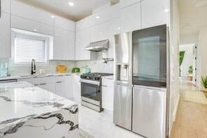 Interior - 5 Mi to Nyc: Bright & Chic Jersey City Getaway! (Jersey City)