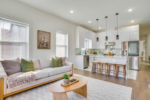 Interior - 5 Mi to Nyc: Bright & Chic Jersey City Getaway! (Jersey City)
