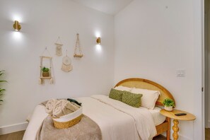Interior - 5 Mi to Nyc: Bright & Chic Jersey City Getaway! (Jersey City)