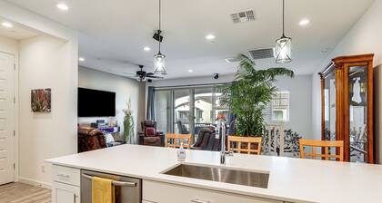 Snowbird Escape w/ Pool, 7 Mi to Dtwn Gilbert!