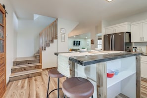 Interior - Amish Country Escape: Decatur Family Farmhouse (Decatur)