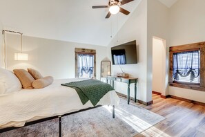 Interior - Amish Country Escape: Decatur Family Farmhouse (Decatur)