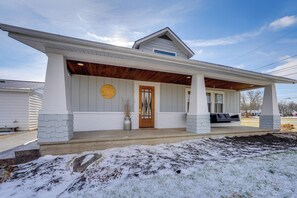 Interior - Amish Country Escape: Decatur Family Farmhouse (Decatur)