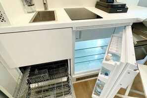 Fridge, microwave, oven, stovetop - Charming, fully equipped micro apartment in the heart of the Au - perfect location! (München)