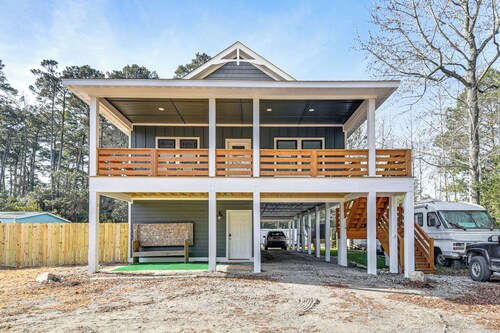 Outer Banks Couples Escape Near Beach & Gardens!