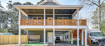 Outer Banks Couples Escape Near Beach & Gardens!