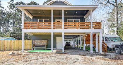 Outer Banks Couples Escape Near Beach & Gardens!