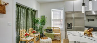 6 Mi to Times Square: Stylish Jersey City Retreat