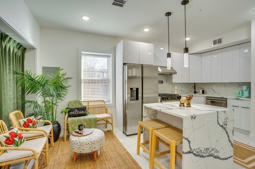 6 Mi to Times Square: Stylish Jersey City Retreat