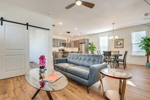 Interior - 1 Mi to Dtwn & Georgia Tech: Modern ATL Gem! (Atlanta)