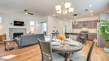 House (4 Bedrooms) | Front of property