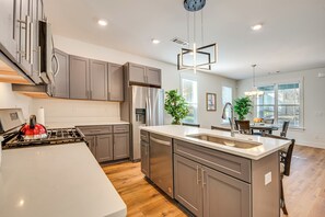 Interior - 1 Mi to Dtwn & Georgia Tech: Modern ATL Gem! (Atlanta)