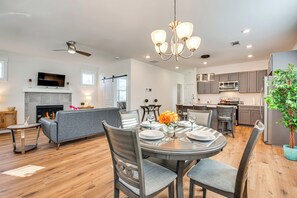 Interior - 1 Mi to Dtwn & Georgia Tech: Modern ATL Gem! (Atlanta)