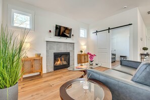 Interior - 1 Mi to Dtwn & Georgia Tech: Modern ATL Gem! (Atlanta)