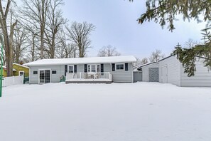 Interior - Rice Lake Escape w/ Private Dock: 1 Mi to Main St (Rice Lake)