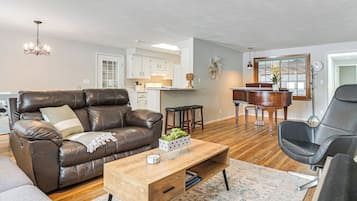 House (3 Bedrooms) | Front of property