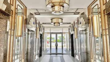 Signature Condo, 2 Bedrooms, Non Smoking, Balcony | Interior