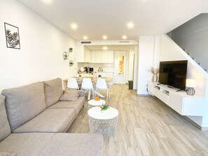 TV - Spacious 3-bedroom semi-detached house in kilometer 14 (La Manga del Mar Menor)