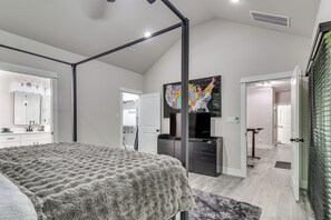 House (3 Bedrooms) | Interior - Treehouse Escape in Tahitian Village (Bastrop)