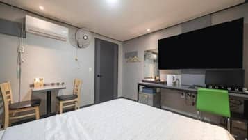 Deluxe Room | Blackout drapes, free WiFi, bed sheets, wheelchair access