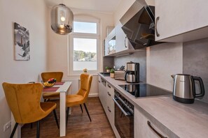 Fridge, microwave, oven, stovetop - Comfortable vacation apartment Villa Ute Whg. Vanessa only 600 m from the sandy beach Bansin (Bansin)