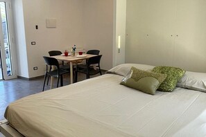 Room - Fronte mare Alba chiara - piano terra sx (Montegiordano Marina)