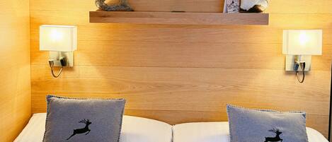 Comfort Studio, Balcony | Travel crib, free WiFi, bed sheets