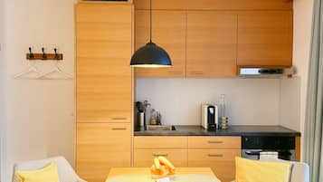 Comfort Studio, Balcony, Mountain View | Interior