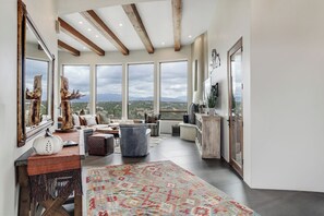 Living area - Amazing 4-bedroom house with AC in enchanting Santa Fe. (Santa Fe)