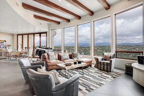 Interior - Amazing 4-bedroom house with AC in enchanting Santa Fe. (Santa Fe)