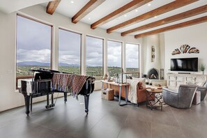 Living area - Amazing 4-bedroom house with AC in enchanting Santa Fe. (Santa Fe)