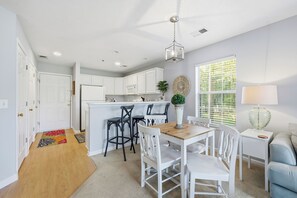 Dining - TB 54G 2-bedroom True Blue Condo (Pawleys Island)